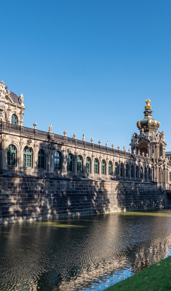 Архитектурный дворцовый комплекс Цвингер, Дрезден. Германия