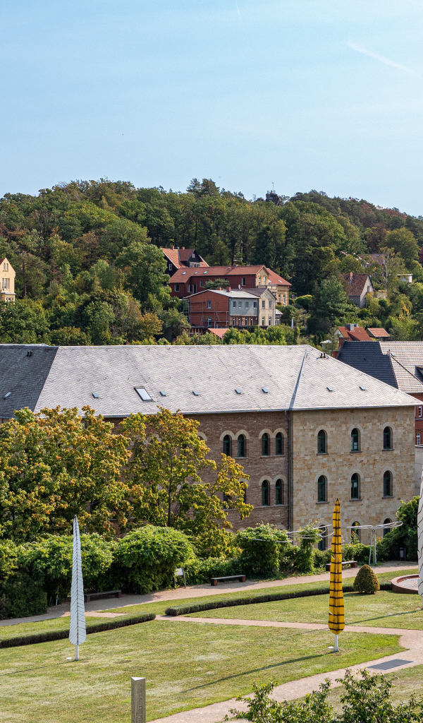 Дома у парка в городе Бланкенбург, Германия