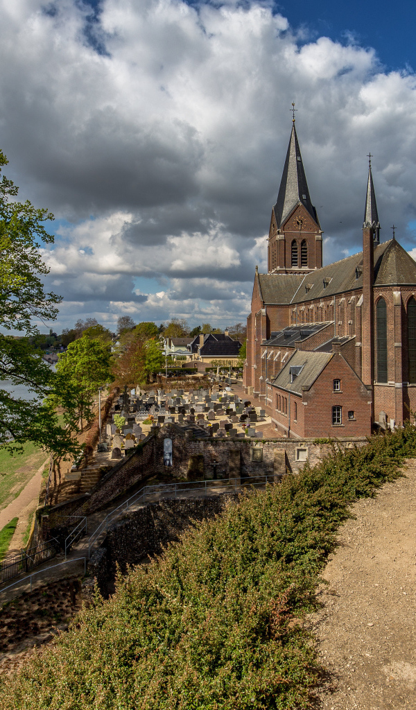 Старый собор над рекой, Нидерланды