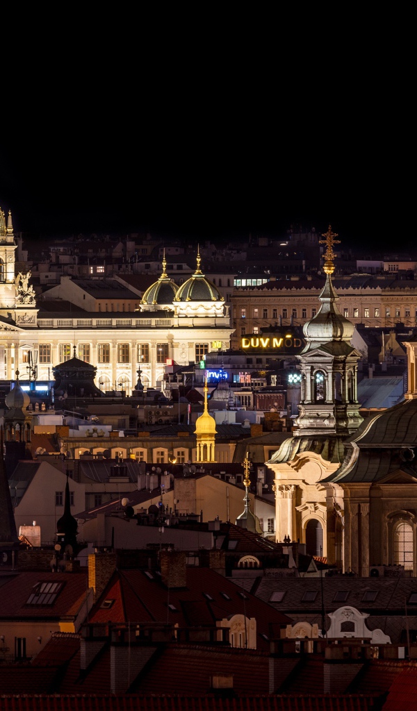 Красивый вид сверху на ночную Прагу, Чехия