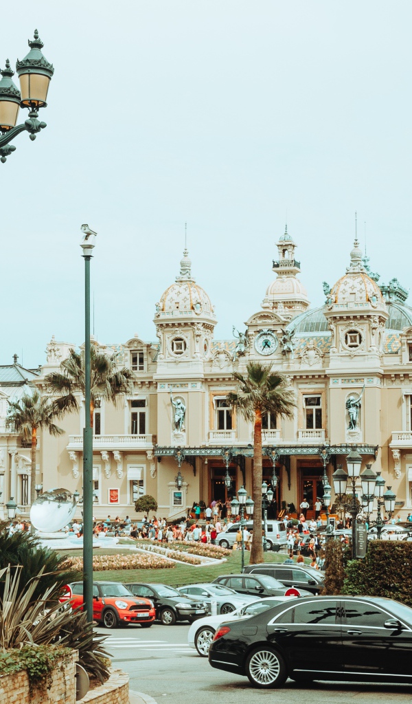 Красивое здание казино в городе Монте-Карло, Монако