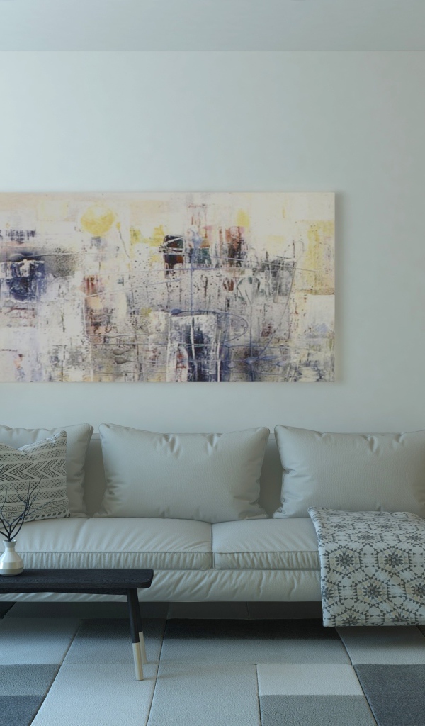 Кожаный диван стоит у стены с картиной