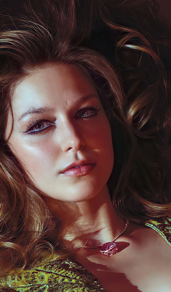 Актриса Мелисса Бенойст с распущенными волосами