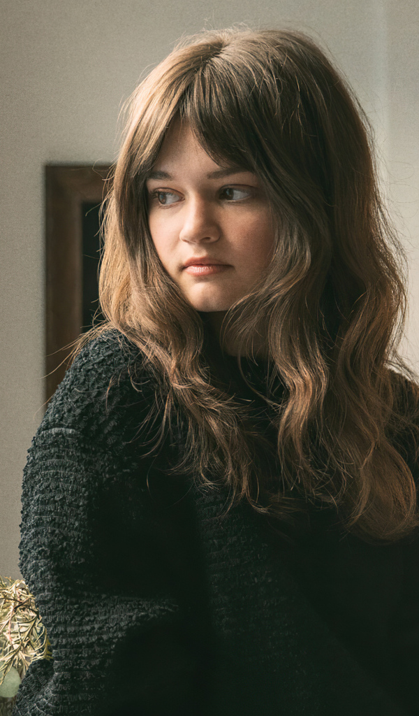 Американская актриса Сиэра Браво в черном свитере