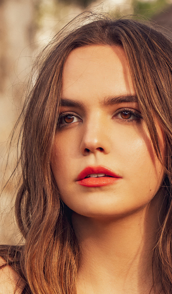 Американская кареглазая актриса Бэйли Мэдисон