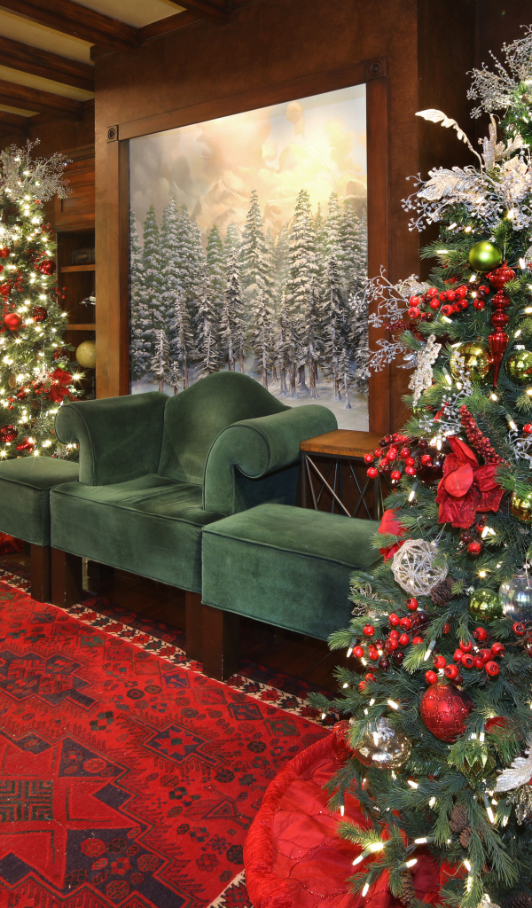 Красивая украшенная декором к рождеству комната 