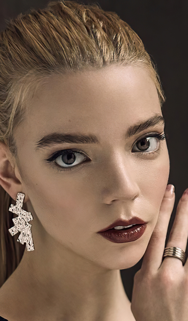 Красивая молодая аргентинская актриса Аня Тейлор-Джой