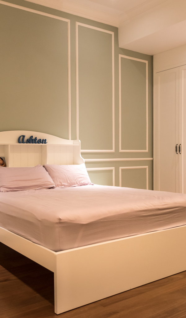 Спальня с кроватью в стиле минимализм