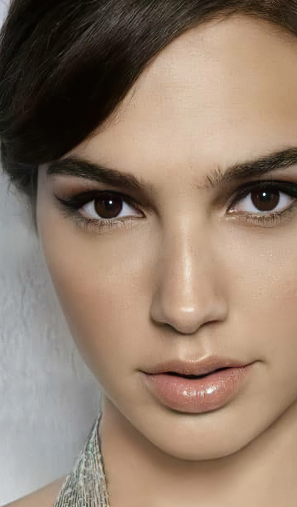 Лицо актрисы Галь Гадот крупным планом