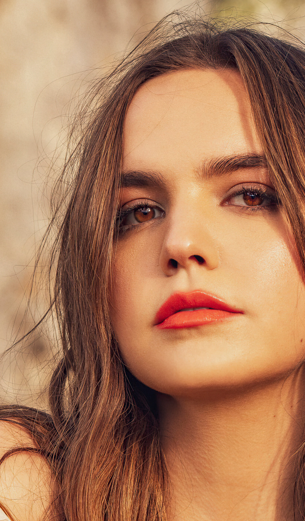 Милая актриса Бэйли Мэдисон крупным планом