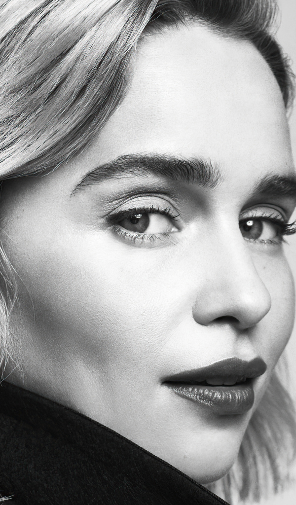 Девушка с красивыми глазами, актриса Эмилия Кларк