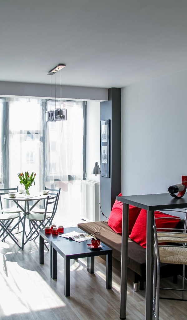 Новая современная кухня с балконом