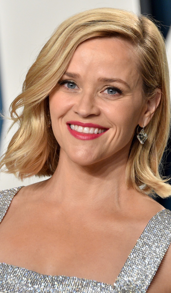 Улыбающаяся актриса Риз Уизерспун