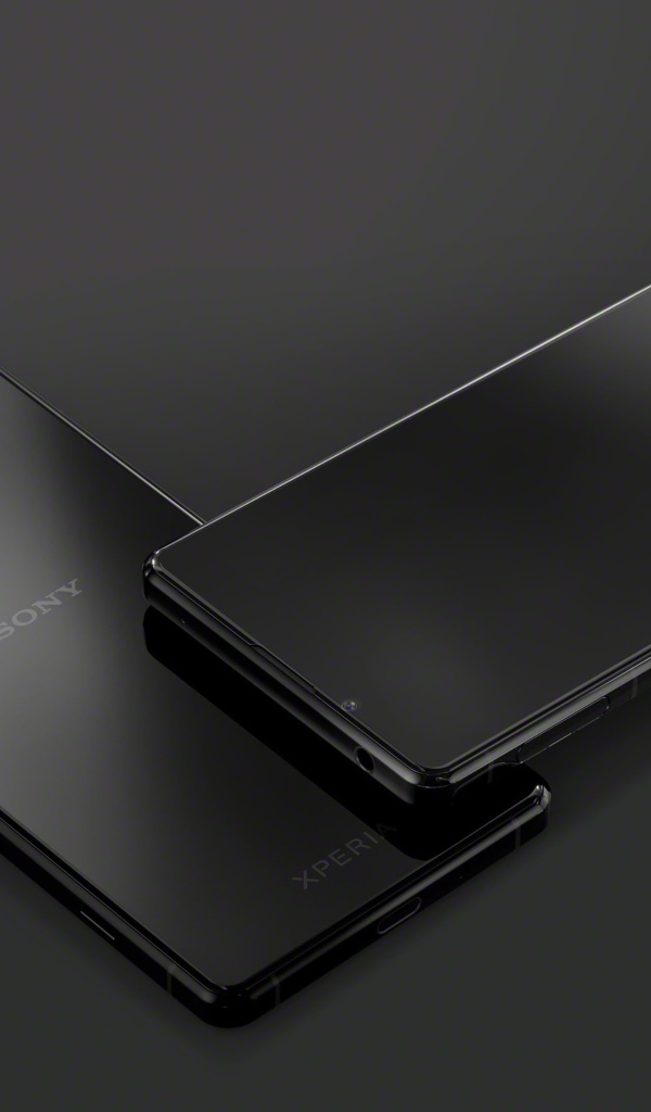 Черный тонкий смартфон Sony Xperia 1 II