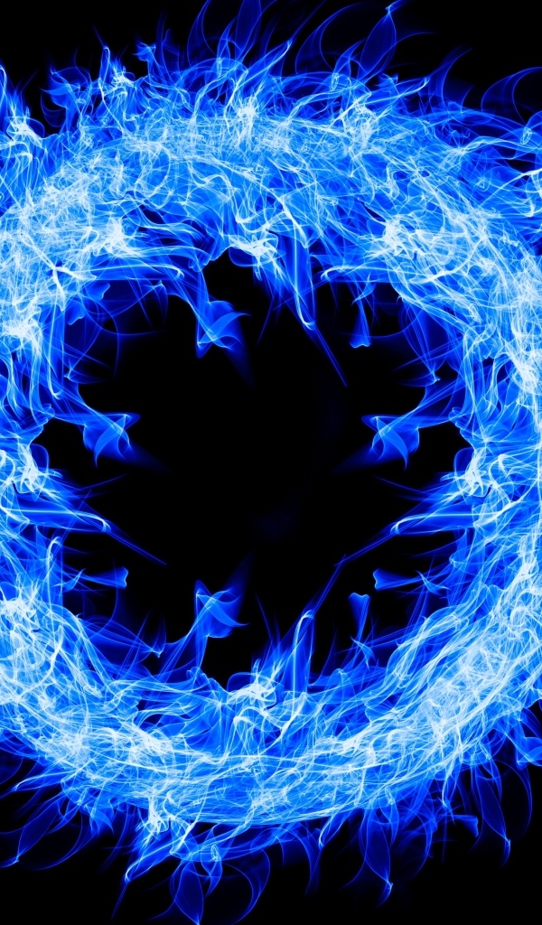 Голубое огненное кольцо  на черном фоне