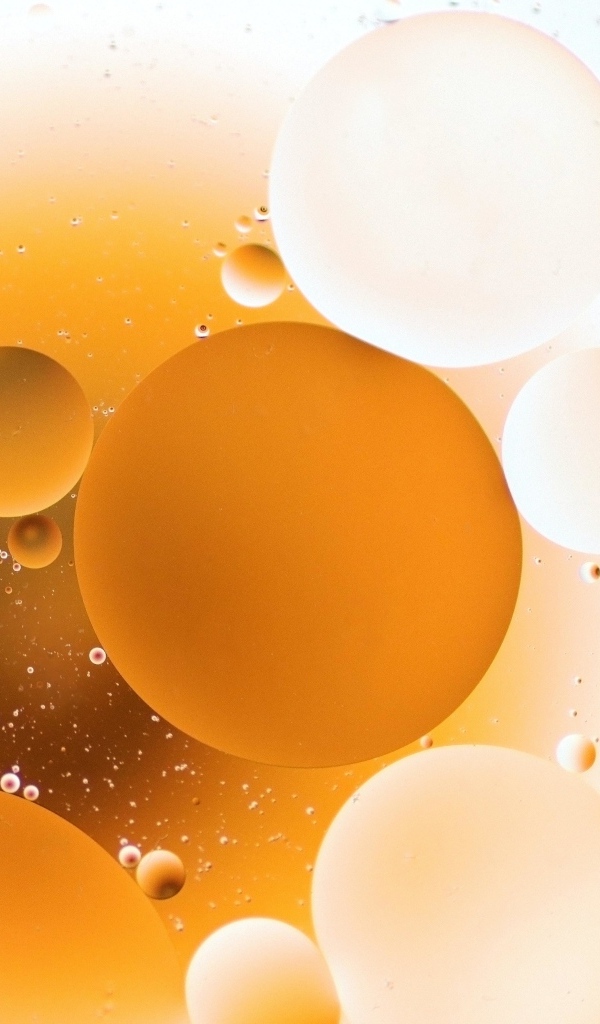 Белые и оранжевые шары в воде 3д графика