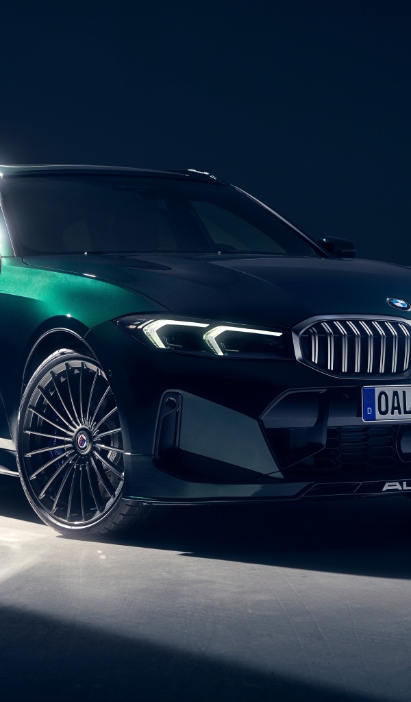 Зеленый автомобиль Alpina B3 Touring