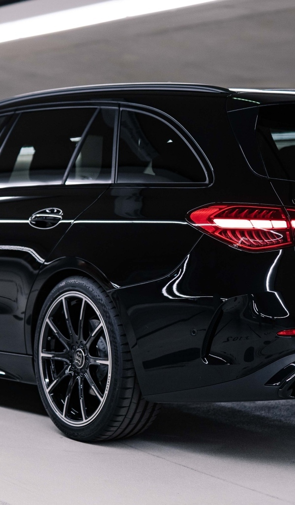 Черный Brabus D30 Estate вид сзади