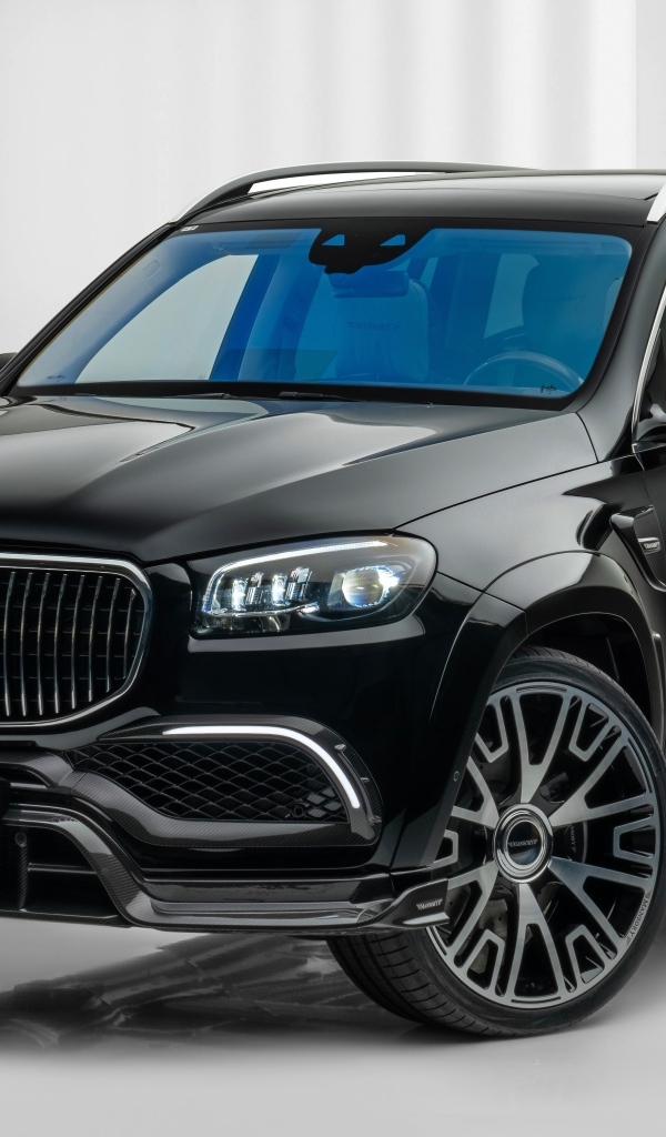 Черный автомобиль Mansory Mercedes-Maybach GLS 600