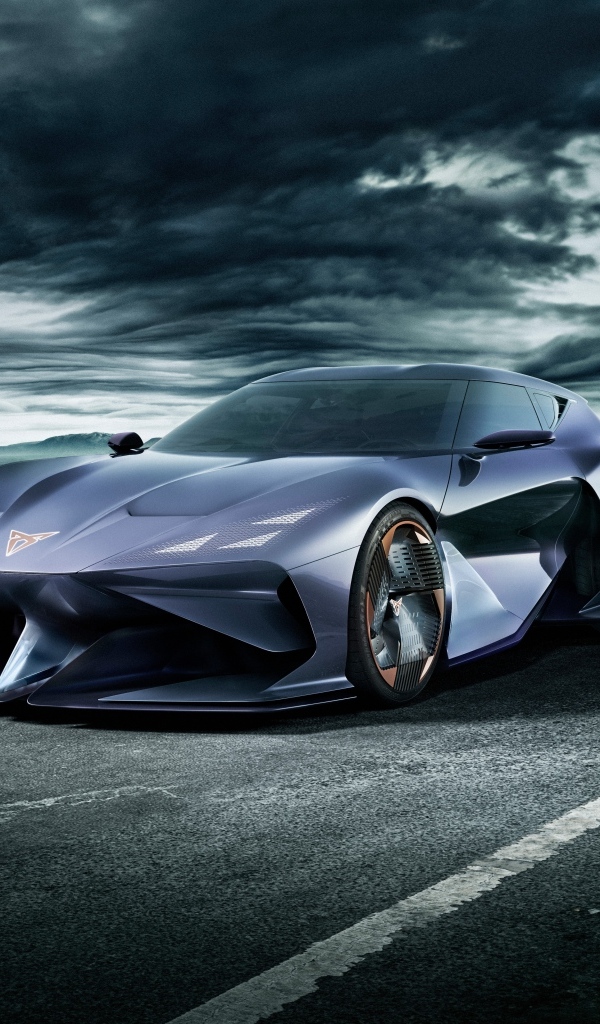 Автомобиль Cupra DarkRebel на фоне грозового неба