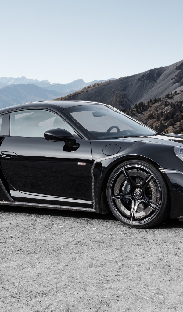 Дорогой черный автомобиль  Brabus 900 Rocket R