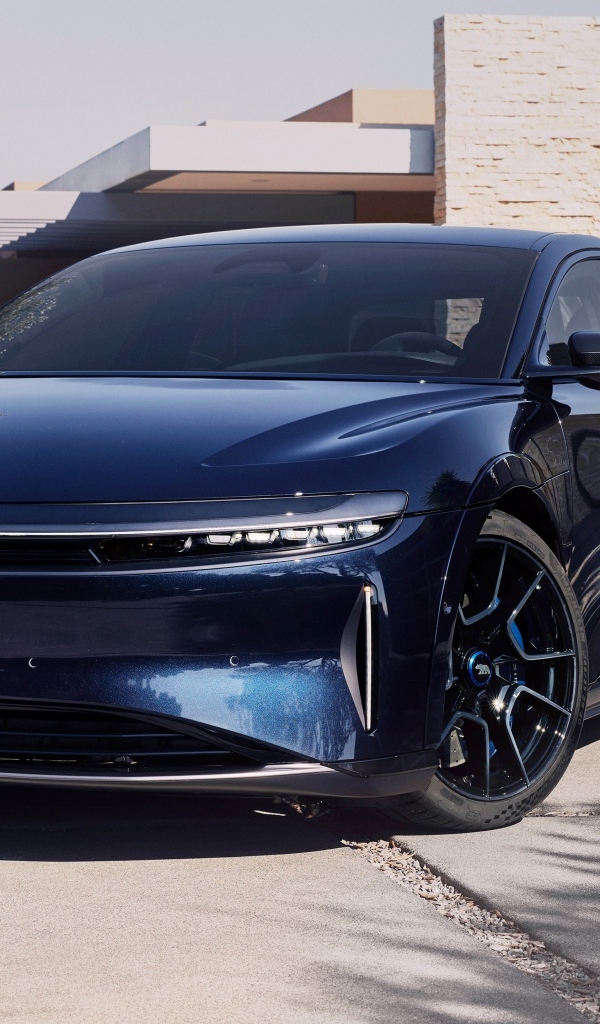 Дорогой автомобиль Lucid Air Sapphire 2023 года