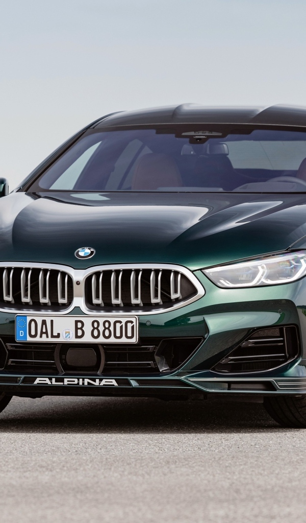 Зеленый автомобиль Alpina B8