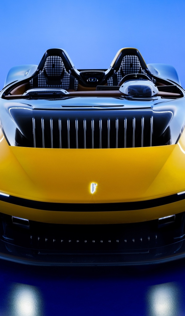 Новый автомобиль  Pininfarina B95 Prototipo 2023 года на синем фоне