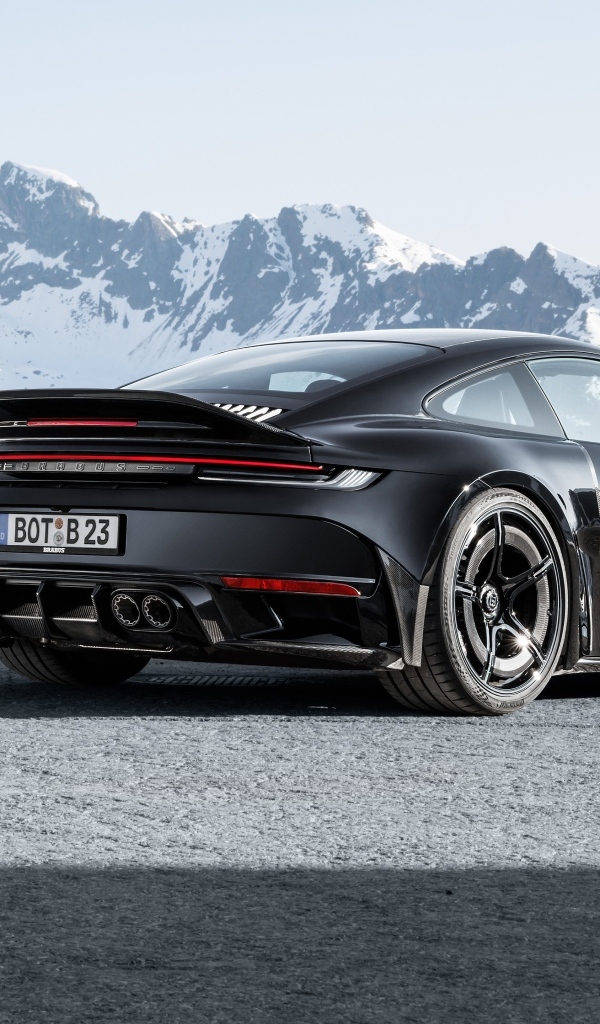 Вид сзади на автомобиль  Brabus 900 Rocket R