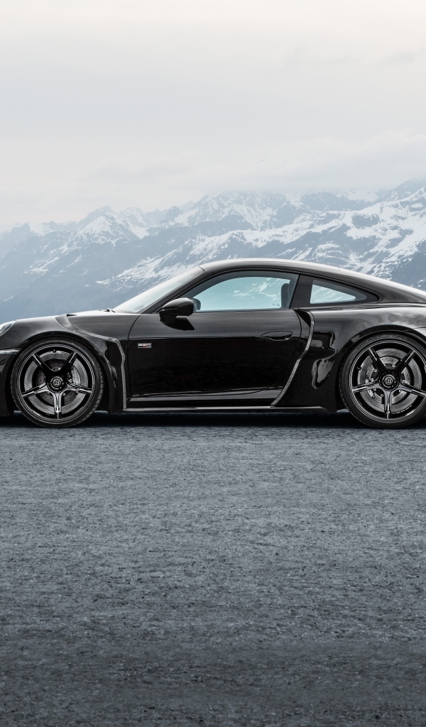 Вид сбоку на автомобиль  Brabus 900 Rocket R