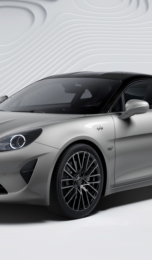 Серебристый автомобиль Alpine A110 GT