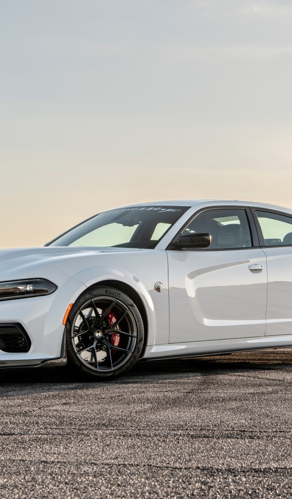 Белый автомобиль Hennessey Charger H1000 Last Stand