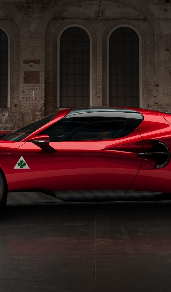 Быстрый автомобиль Alfa Romeo 33 Stradale 2024 года вид сбоку