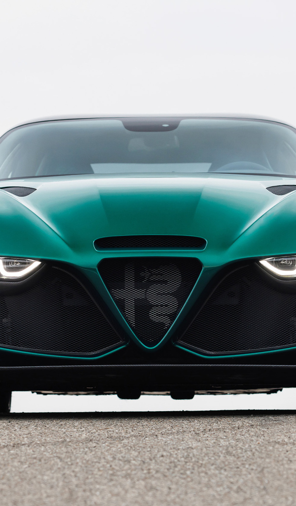 Зеленый автомобиль Alfa Romeo Giulia SWB Zagato 2022 вид спереди
