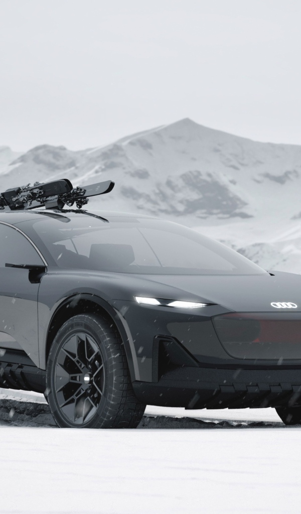 Черный Audi Activesphere на снегу