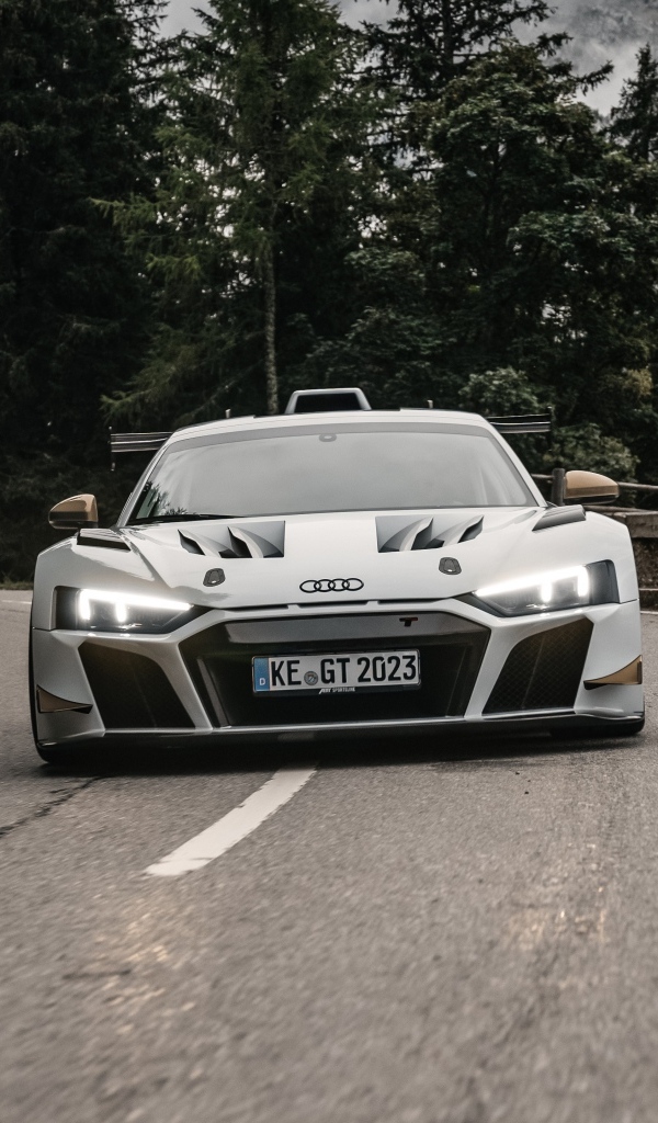 Вид спереди на автомобиль ABT Sportsline XGT Audi R8 LMS GT2