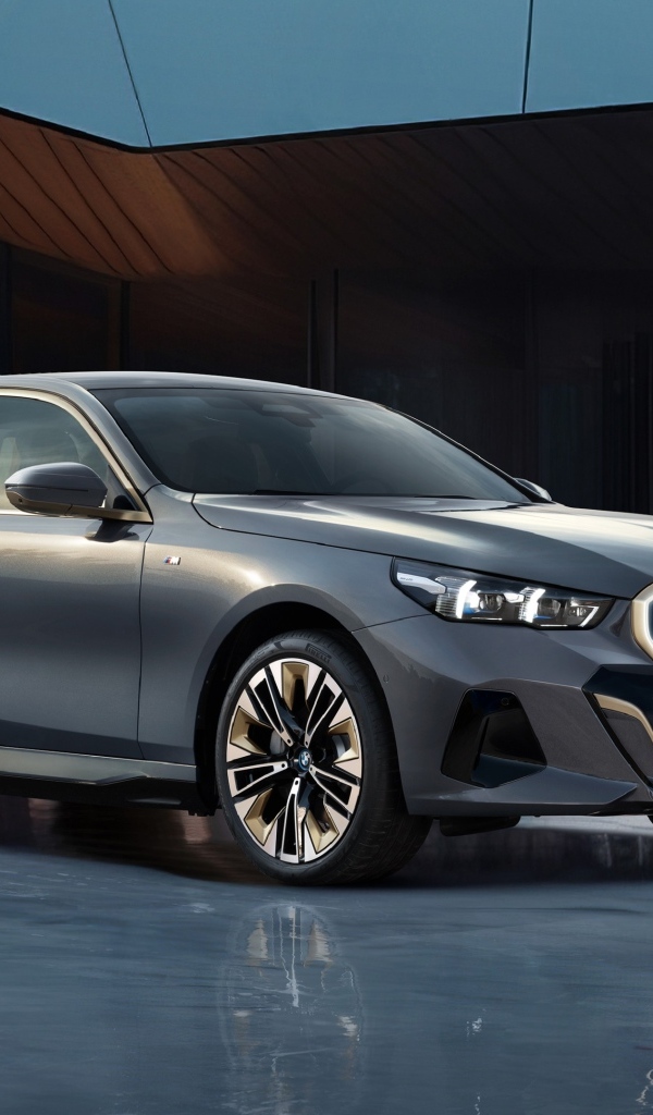 Автомобиль BMW I5 M Sport 2023 года