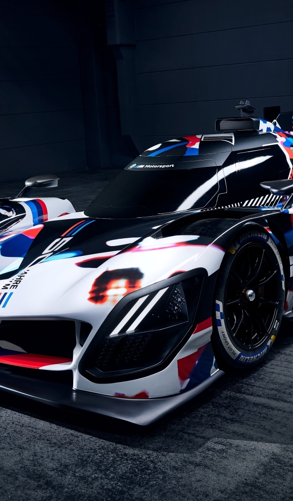 Спортивный  автомобиль BMW M Hybrid V8