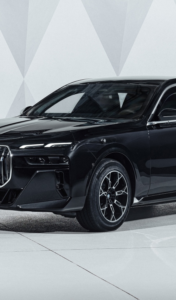 Черный автомобиль BMW I7 XDrive60 Protection 2023 года
