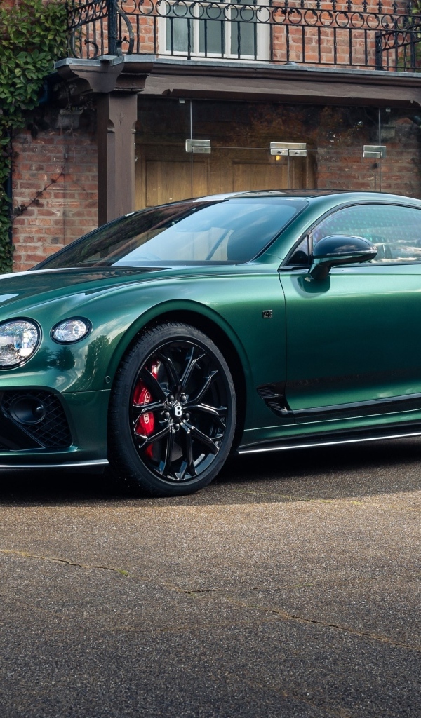 Зеленый автомобиль Bentley Continental GT