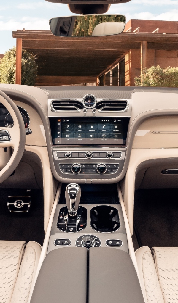 Кожаный салон автомобиля Bentley Bentayga EWB