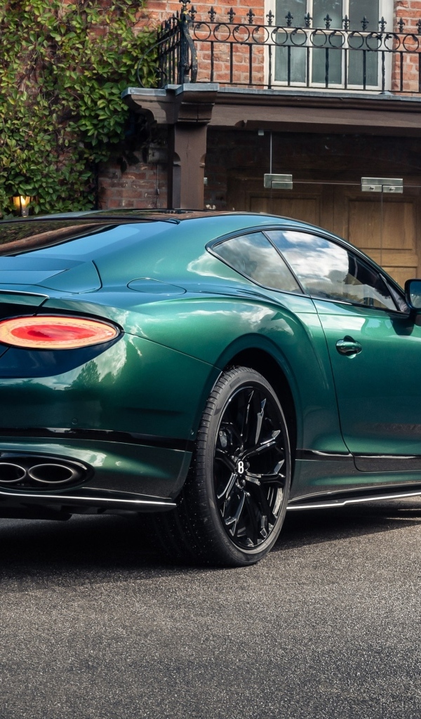 Вид сзади на автомобиль Bentley Continental GT