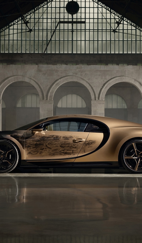 Вид сбоку на автомобиль Bugatti Chiron