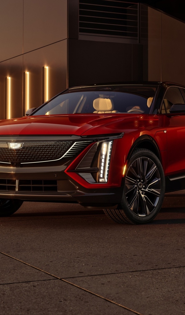 Дорогой красный автомобиль Cadillac Lyriq Sport 2024  года