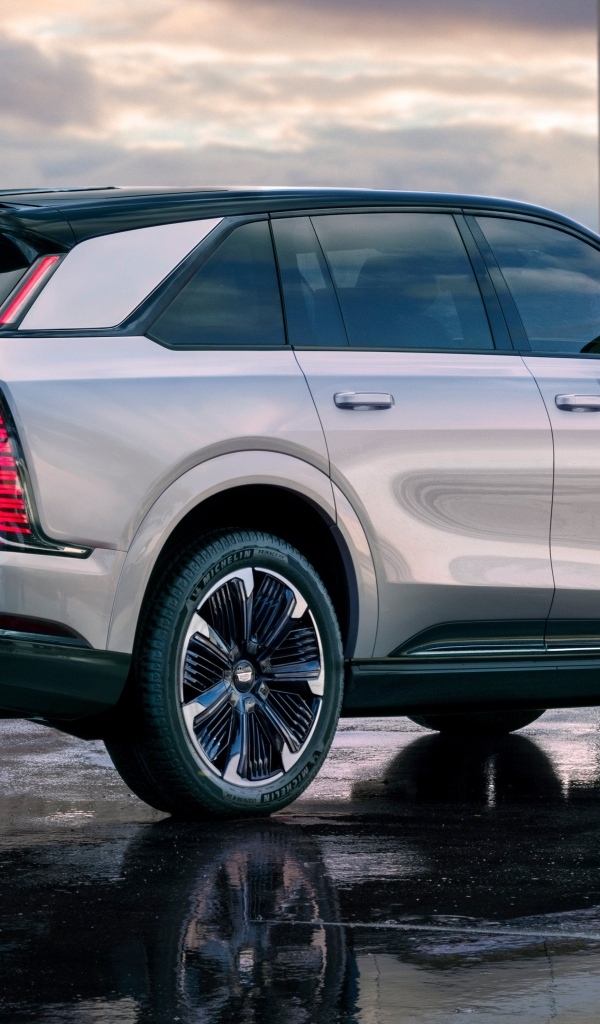 Стильный дорогой автомобиль Cadillac Escalade IQ Sport 2025 года