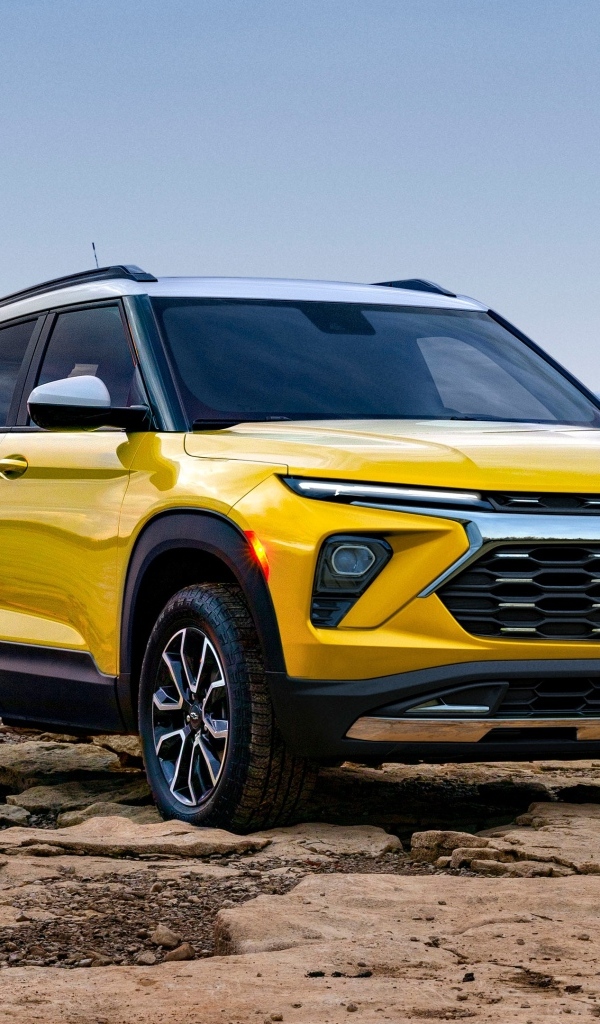 Желтый автомобиль Chevrolet TrailBlazer Activ 2024