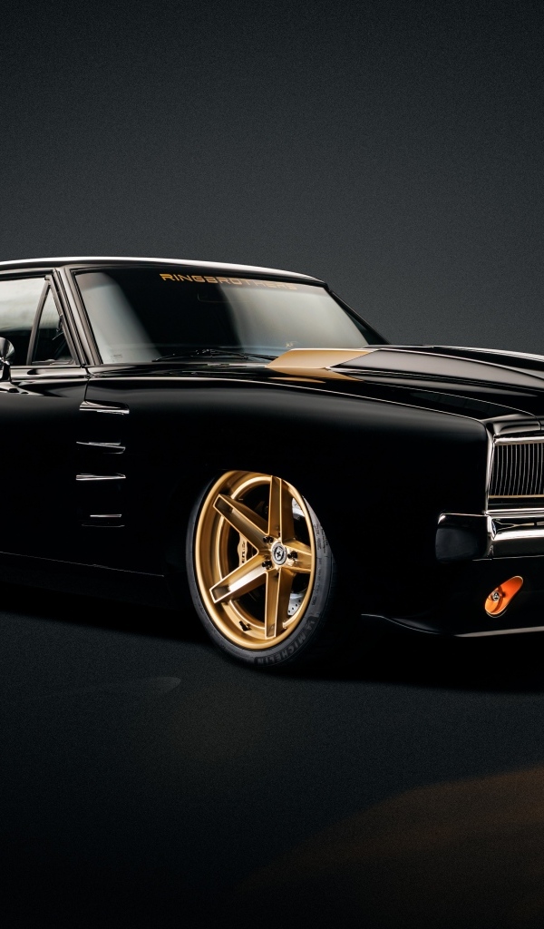 Черный ретро автомобиль Dodge Charger Tusk 1969 года