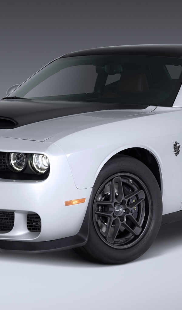 Дорогой автомобиль Dodge Challenger SRT Demon 2023 года