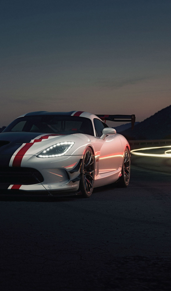 Спортивный Dodge Viper ACR на дороге ночью