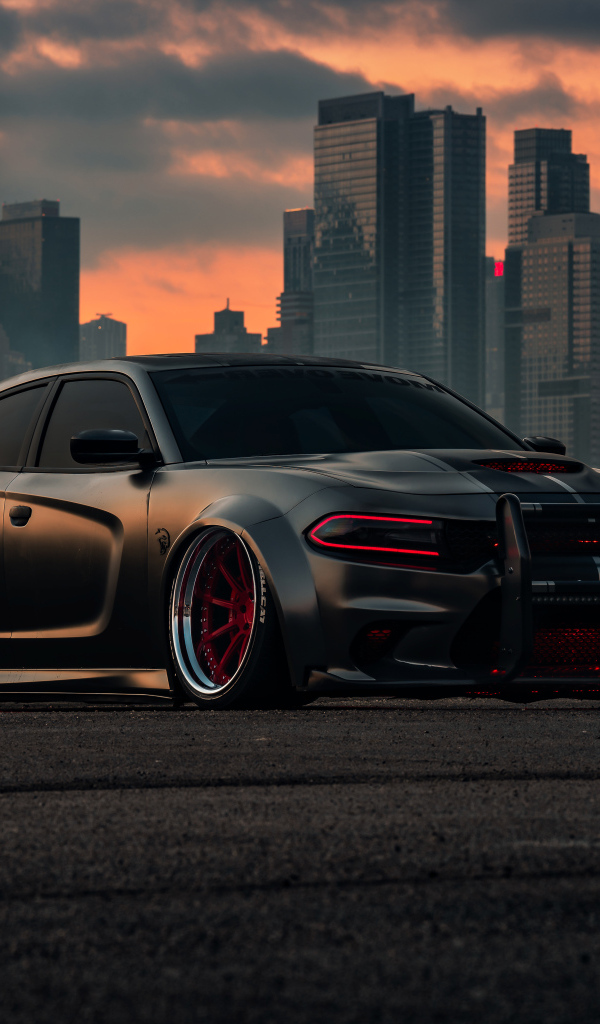 Стильный дорогой автомобиль Dodge Charger Hellcat Enforcer
